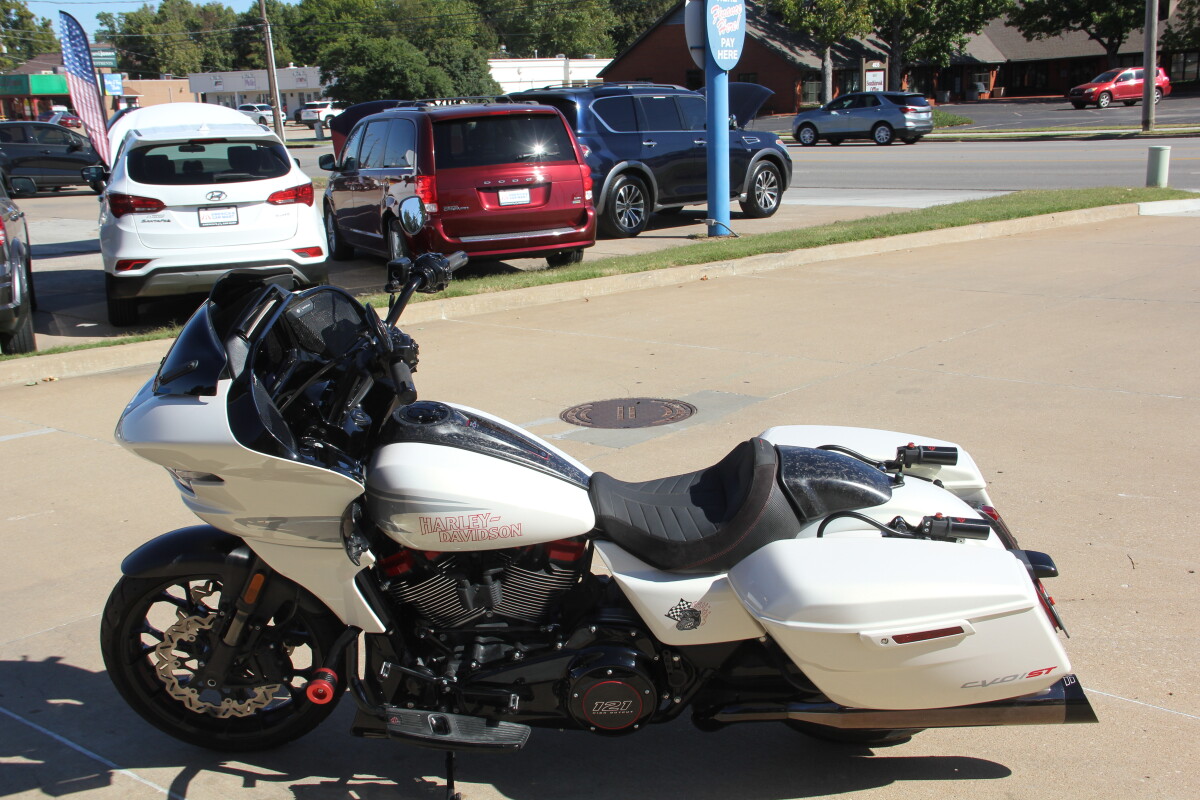 2024 Harley-Davidson CVO Road Glide ST Golden White Pearl - Photo 3