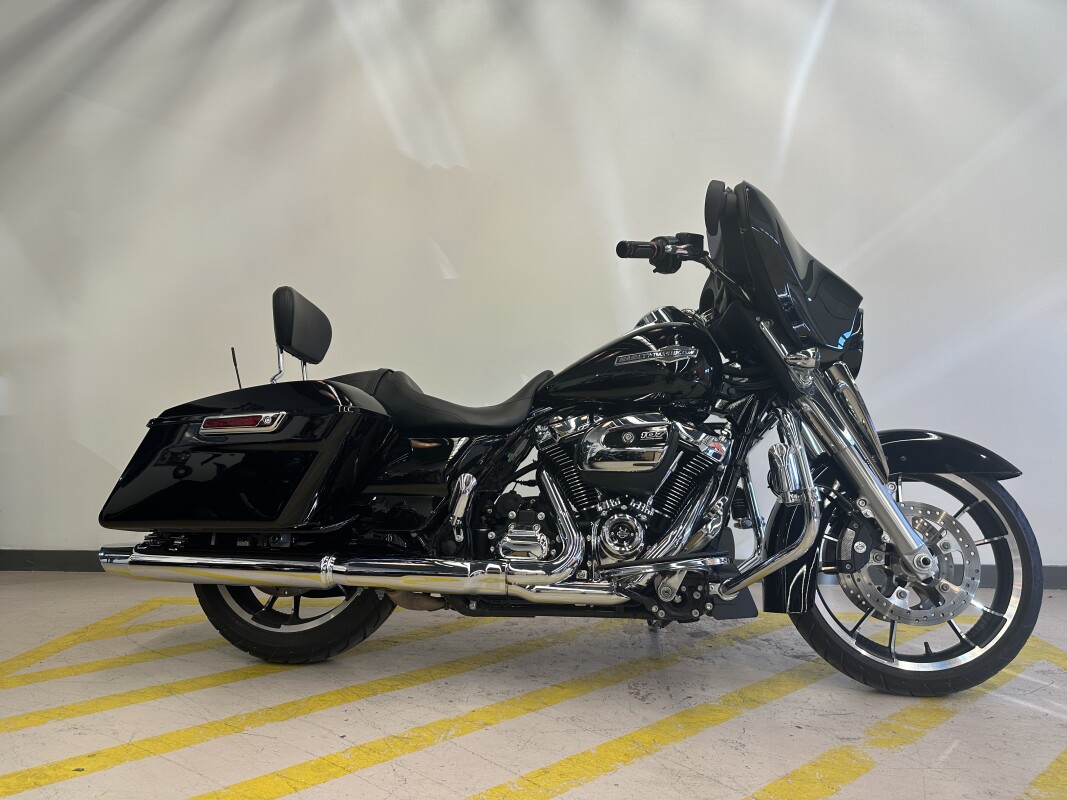 2022 Harley-Davidson Street Glide Vivid Black