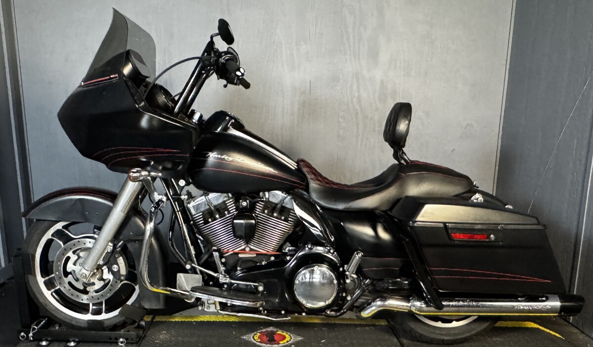 2011 Harley-Davidson Road Glide Custom FLTRX BLACK DENIM W/PINSTRIPE - Photo 3
