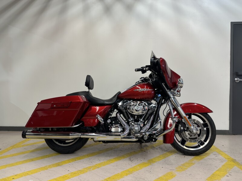 2013 Harley-Davidson® Street Glide® Red Hot Sunglo