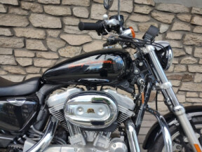 2012年モデル　XL883Lスーパーロー　ビビッドブラック thumb 0