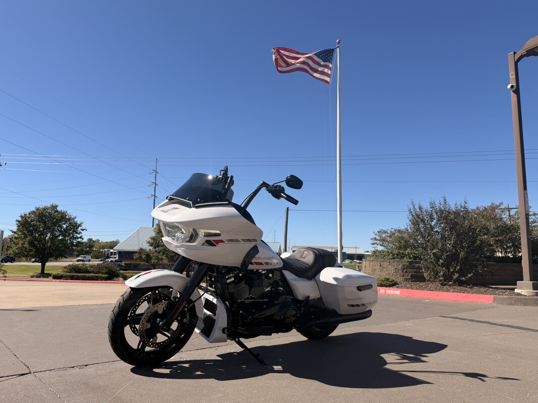 2025 Harley-Davidson Road Glide FLTRX White Onyx Pearl - Custom Pinstriping - Photo 5