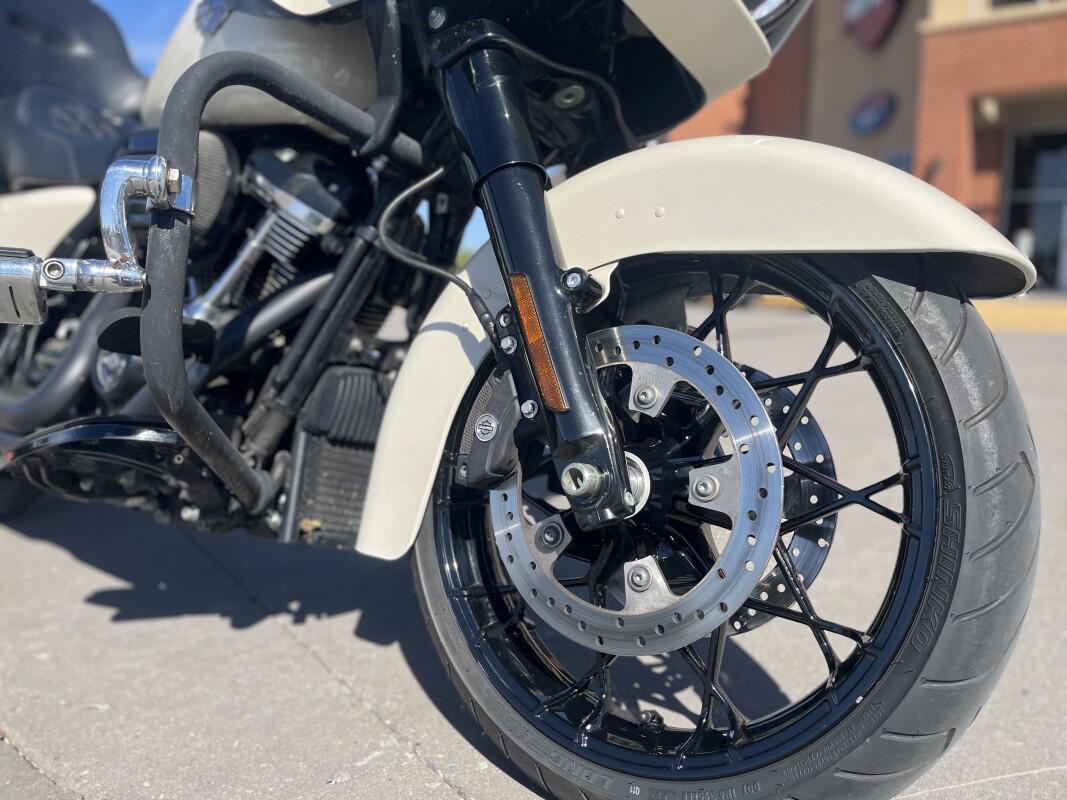 2022 Harley-Davidson Road Glide Special FLTRXS White Sand Pearl 644972 - Photo 9