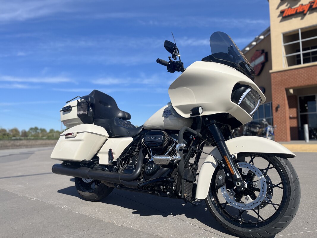 2022 Harley-Davidson Road Glide Special FLTRXS White Sand Pearl 644972 - Photo 2