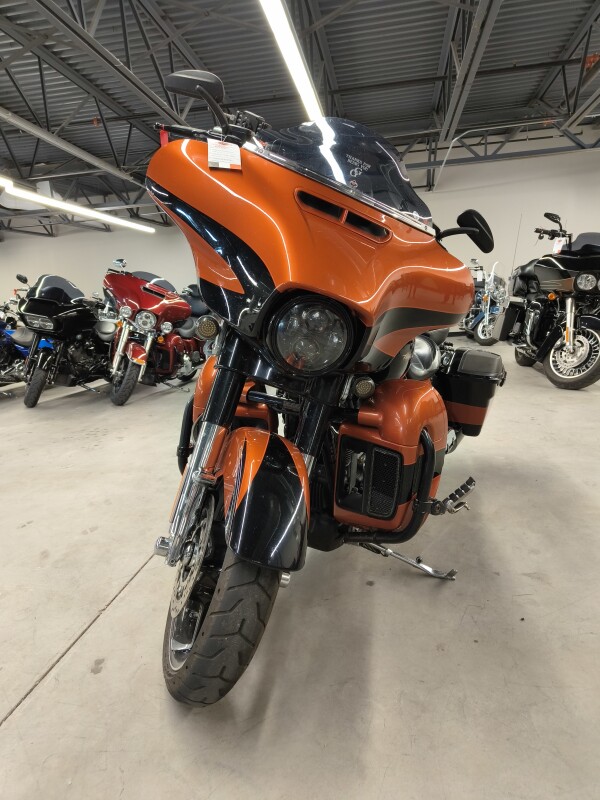 2017 Harley-Davidson CVO Street Glide Sunset Orange Fade & Sunset Black - Photo 2