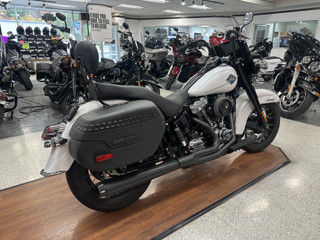 2025 Harley-Davidson Heritage Classic White Onyx w/Laced Wheels - Photo 3