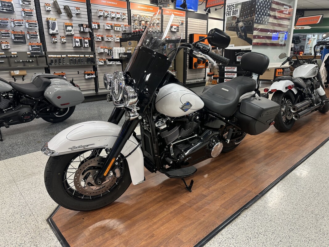 2025 Harley-Davidson Heritage Classic White Onyx w/Laced Wheels - Photo 2