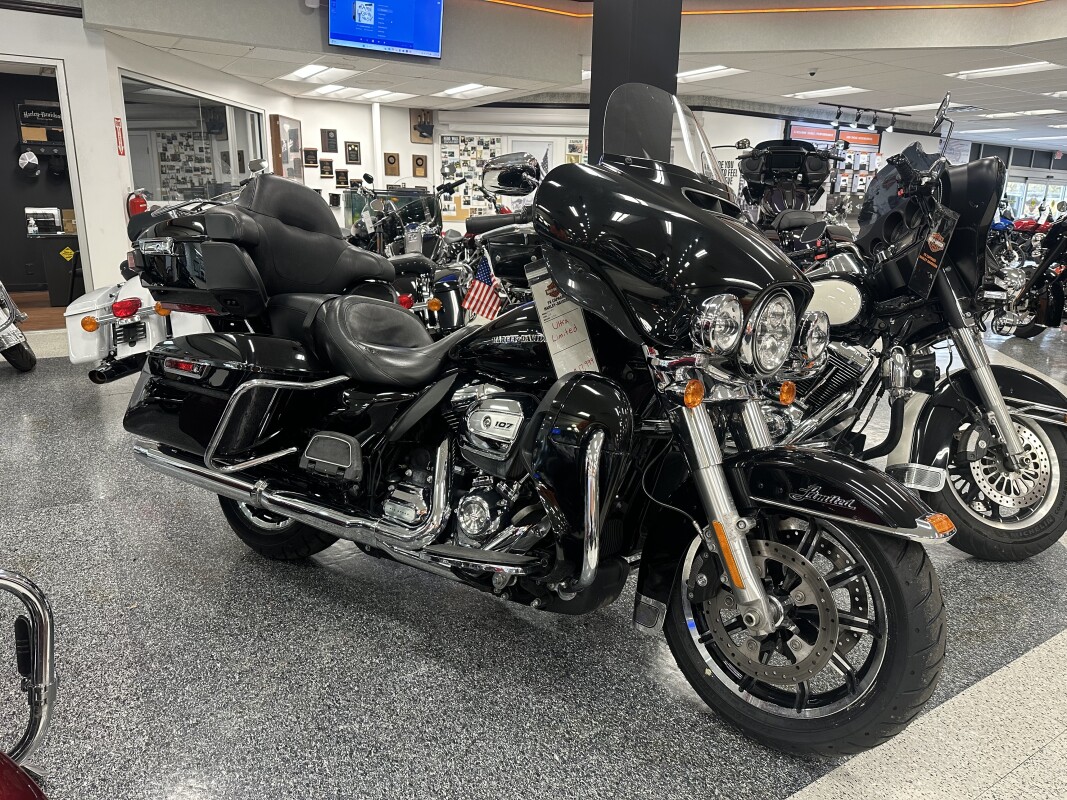 2018 Harley-Davidson Ultra Limited Vivid Black