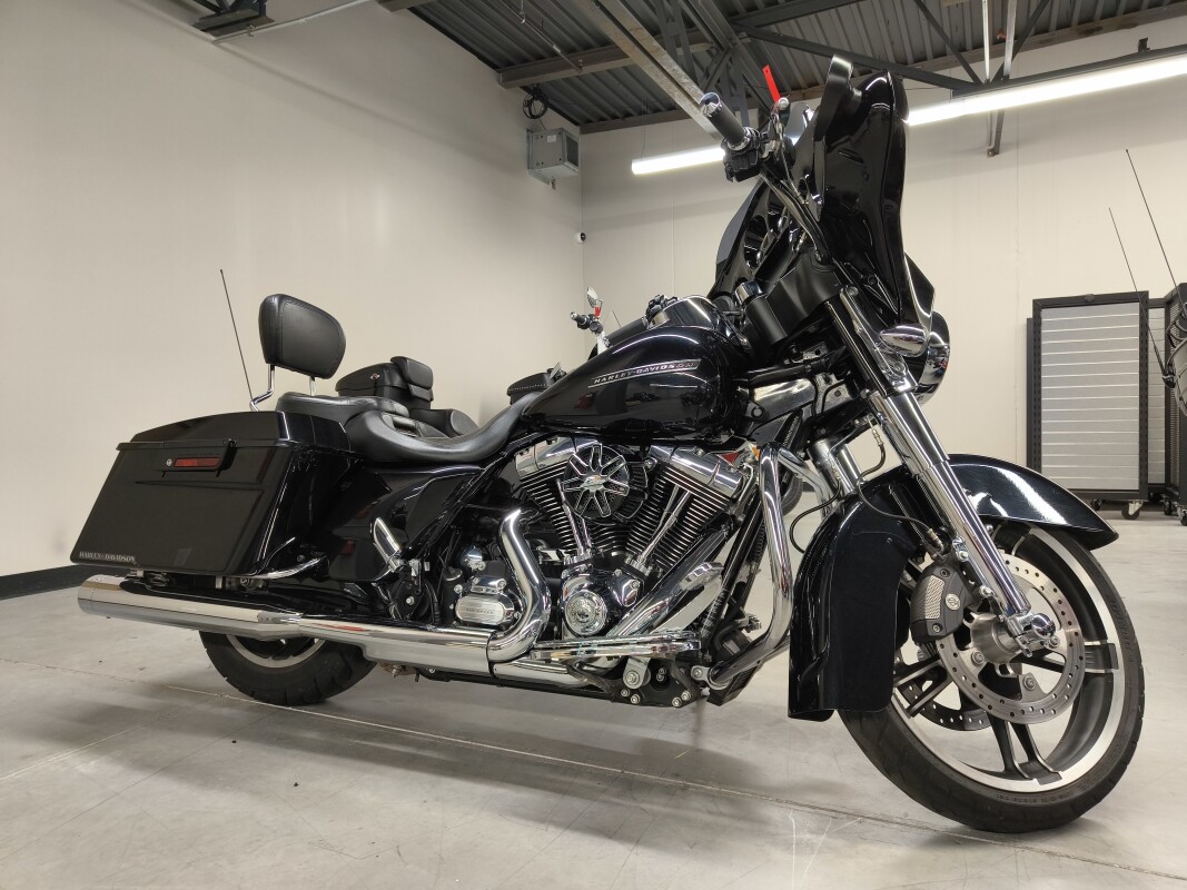2013 Harley-Davidson Street Glide Midnight Pearl - Photo 2