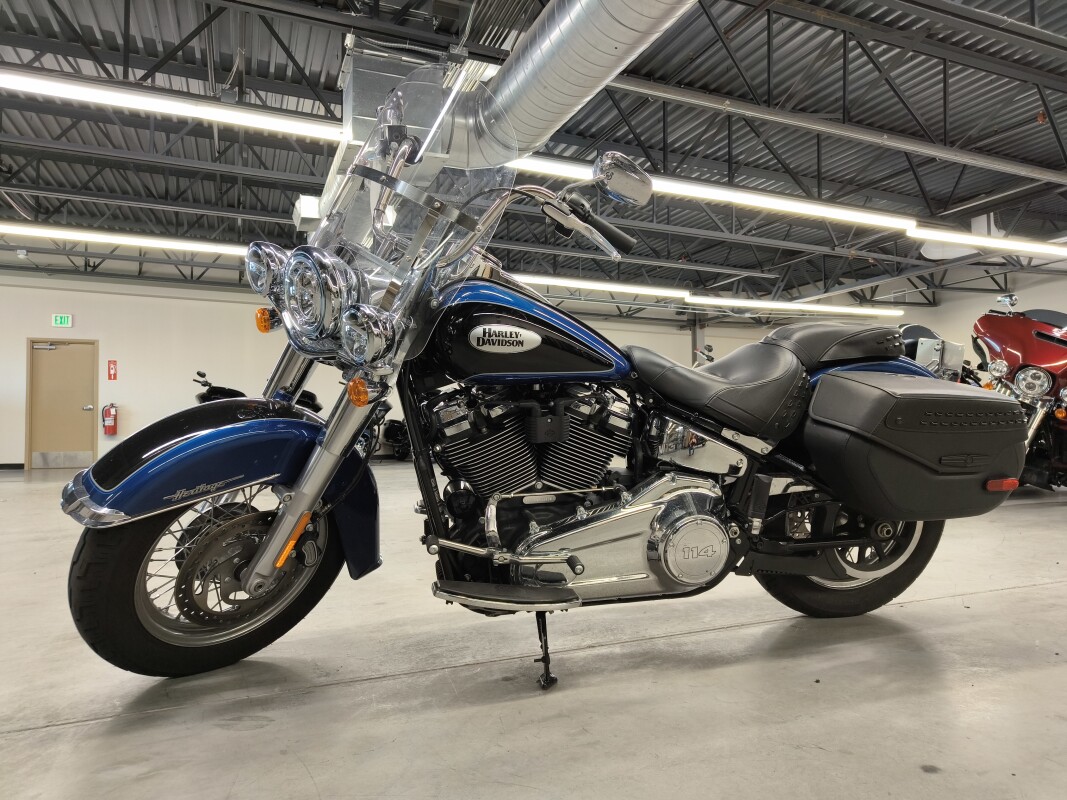 2022 Harley-Davidson Heritage Classic 114 Reef Blue/Vivid Black Chrome finish