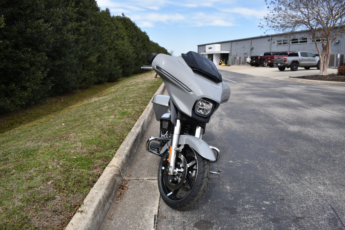 2025 Harley-Davidson Street Glide - Photo 3