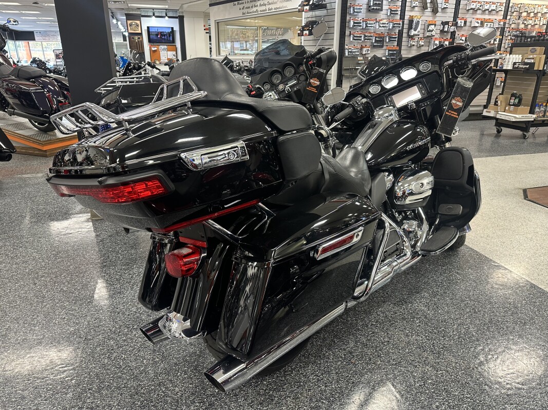 2018 Harley-Davidson Ultra Limited Vivid Black - Photo 4