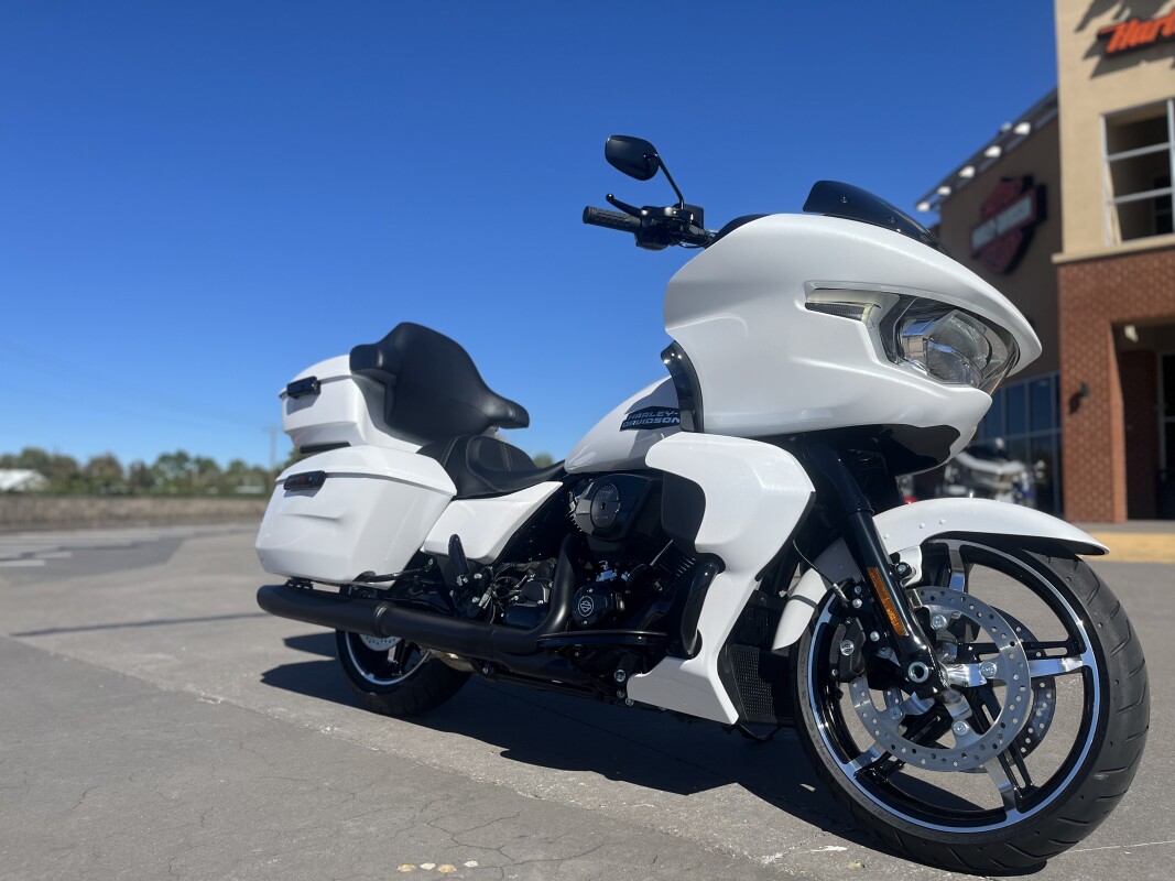 2025 Harley-Davidson Road Glide FLTRX White Onyx Pearl - Photo 2