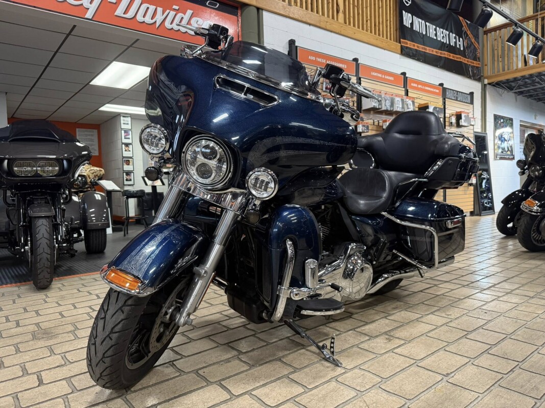 2016 Harley-Davidson Ultra Limited Low Custom Colour Cosmic Blue Pearl