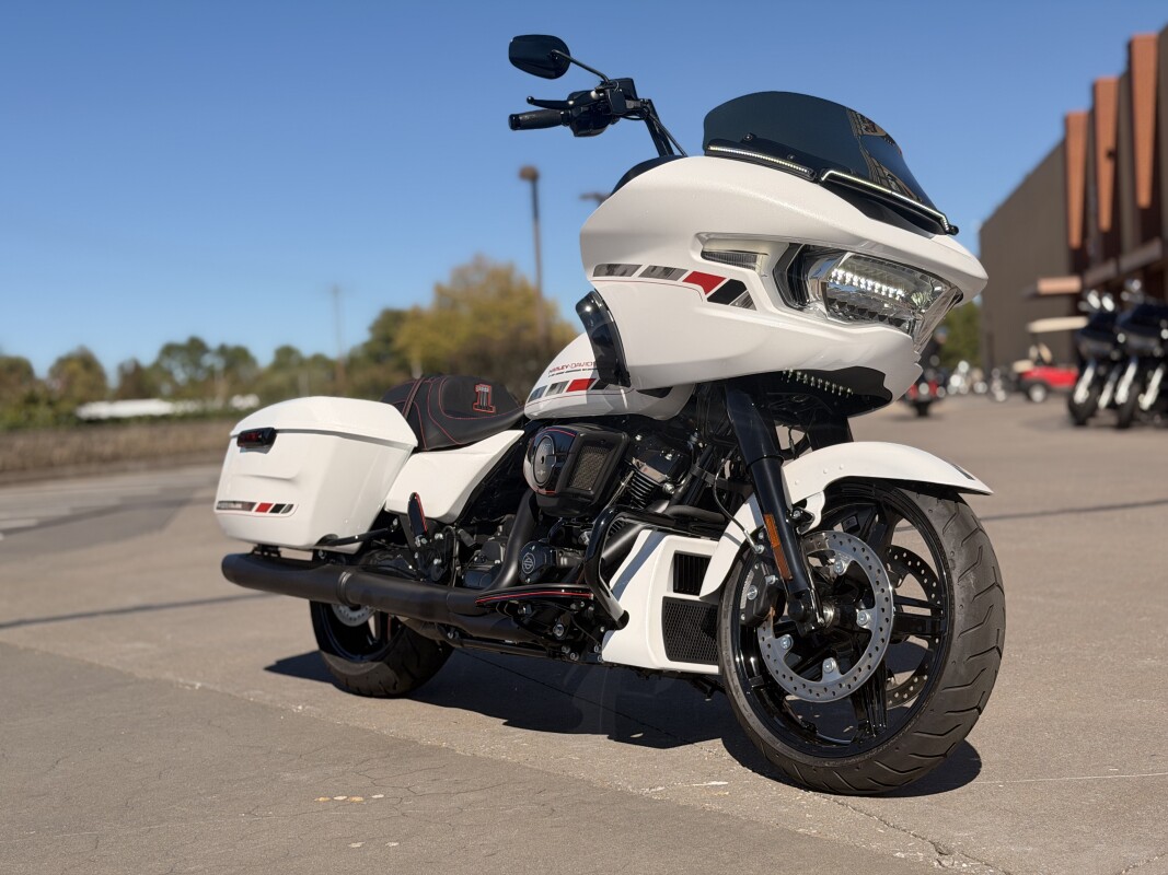 2025 Harley-Davidson Road Glide FLTRX White Onyx Pearl - Custom Pinstriping - Photo 2