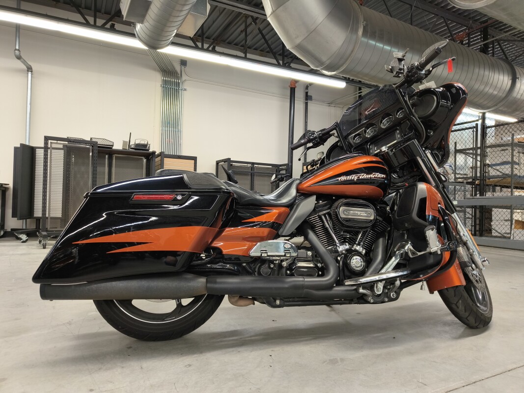 2017 Harley-Davidson CVO Street Glide Sunset Orange Fade & Sunset Black - Photo 4