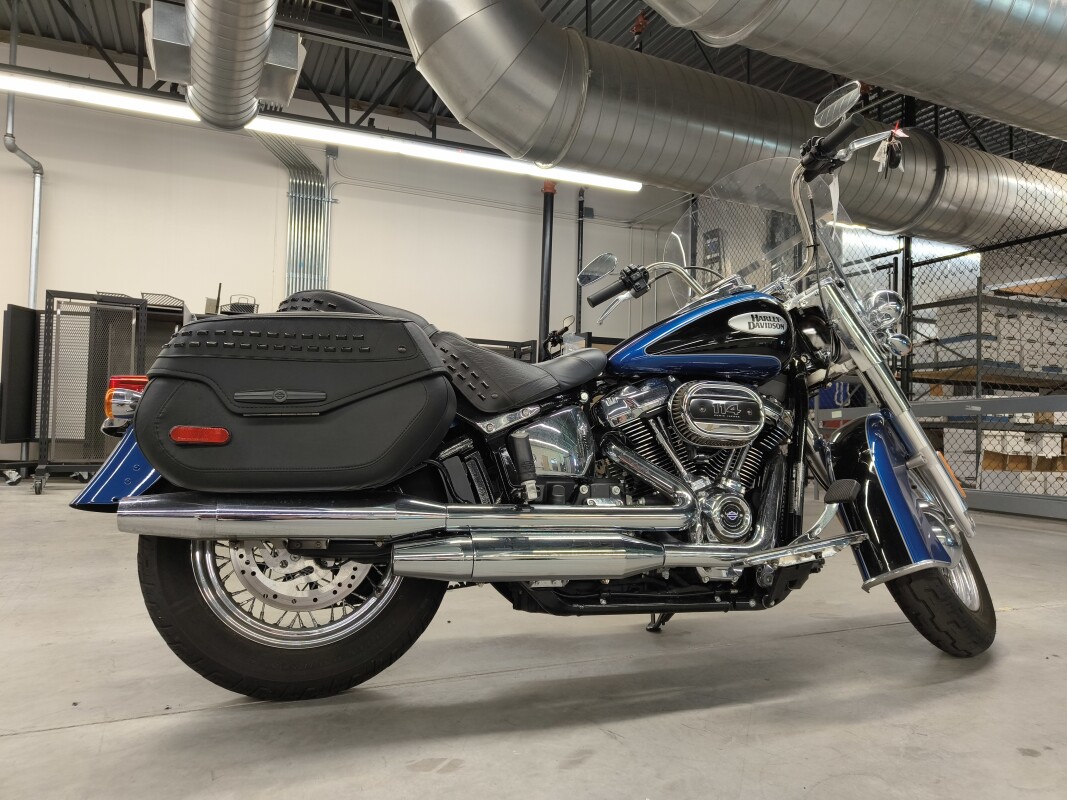 2022 Harley-Davidson Heritage Classic 114 Reef Blue/Vivid Black Chrome finish - Photo 2