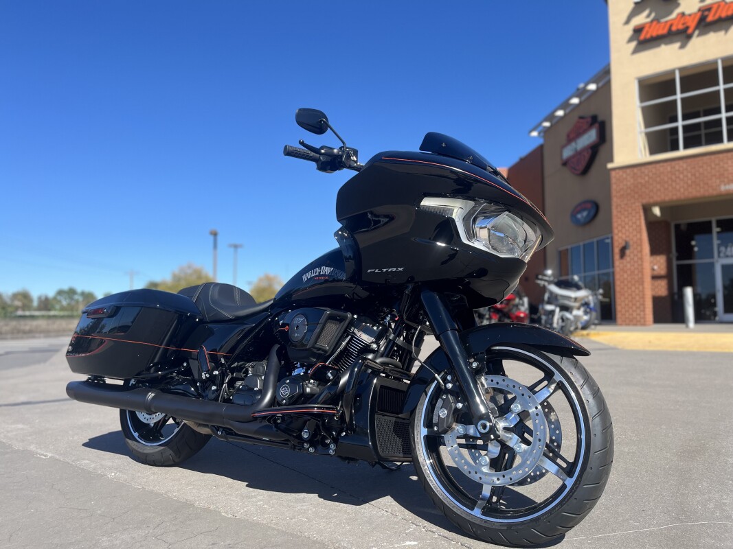 2025 Harley-Davidson Road Glide FLTRX Vivid Black w/ El Roy Pinstriping - Photo 2