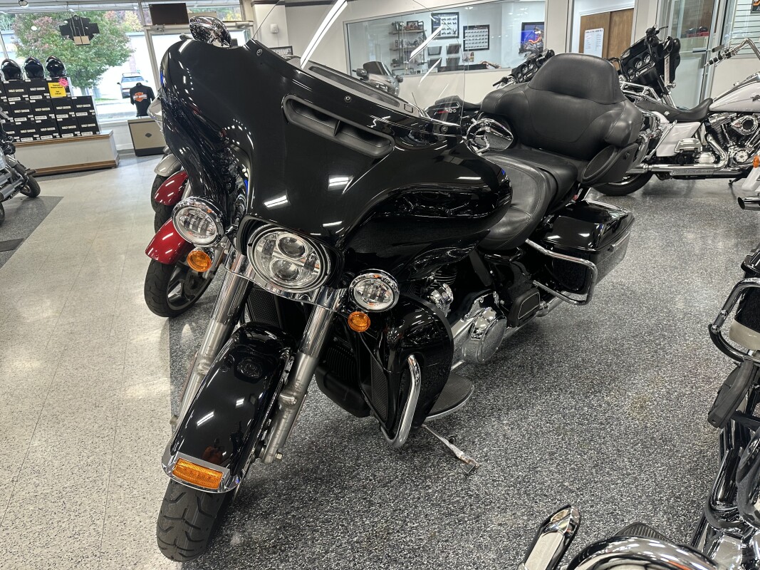 2018 Harley-Davidson Ultra Limited Vivid Black - Photo 2