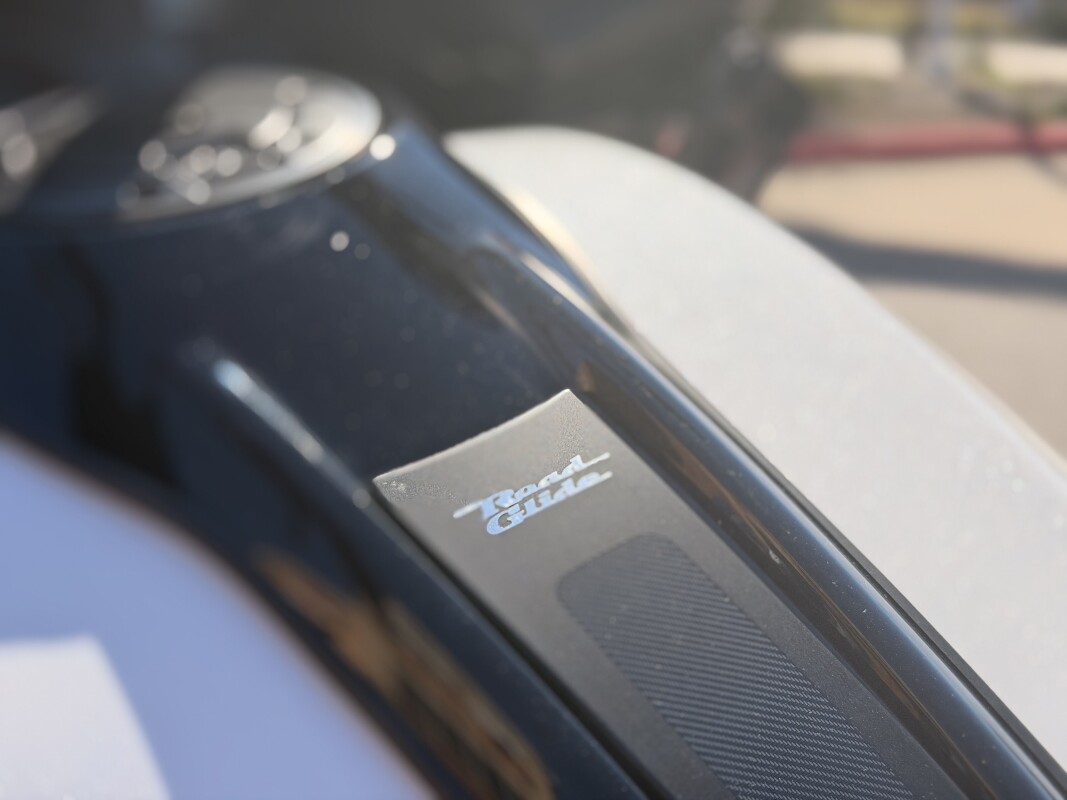 2025 Harley-Davidson Road Glide FLTRX White Onyx Pearl - Custom Pinstriping - Photo 7