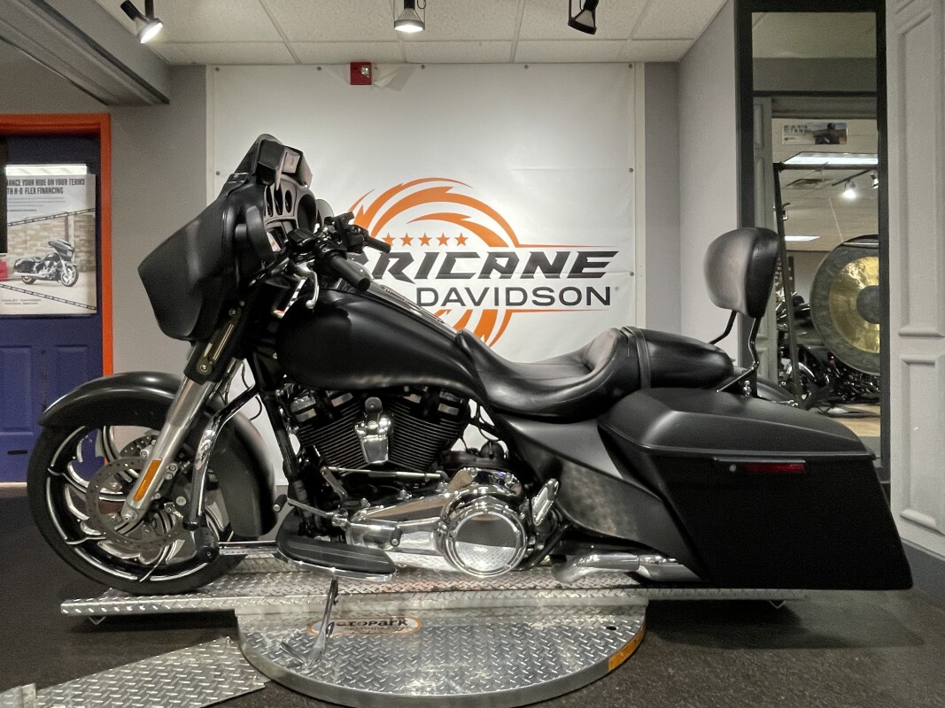 2017 Harley-Davidson Street Glide Special - Photo 5