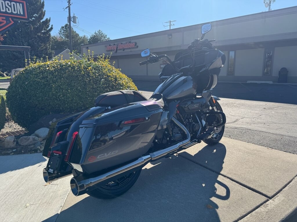 2025 Harley-Davidson CVO Road Glide Raven Fade - Photo 6