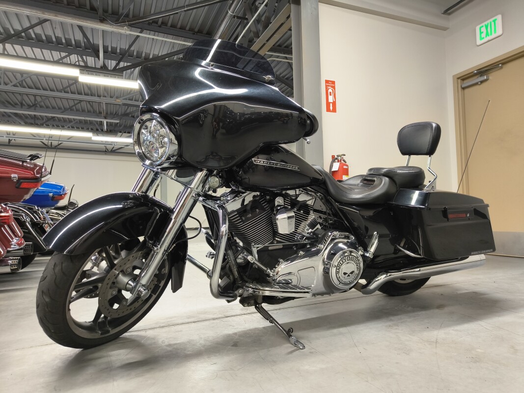2013 Harley-Davidson Street Glide Midnight Pearl
