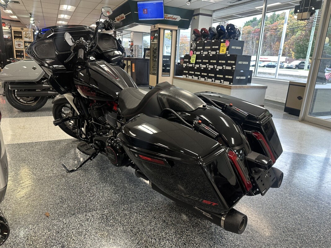 2024 Harley-Davidson CVO Road Glide ST Raven Metallic - Photo 3