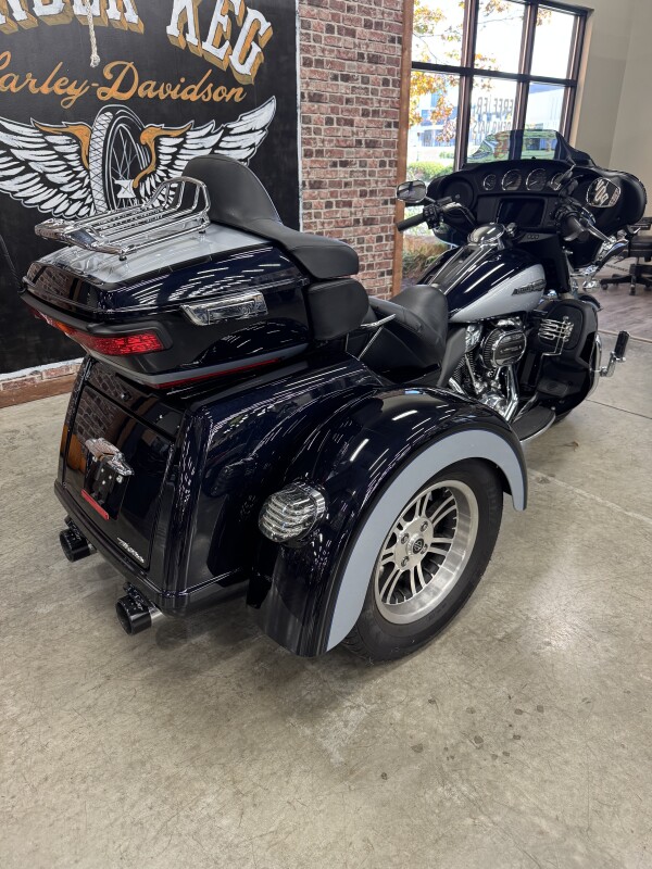 2019 Harley-Davidson Tri Glide Ultra FLHTCUTG - Photo 6