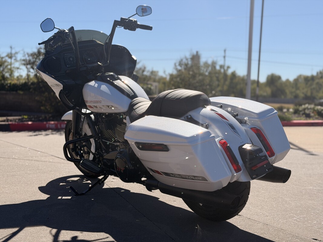 2025 Harley-Davidson Road Glide FLTRX White Onyx Pearl - Custom Pinstriping - Photo 4