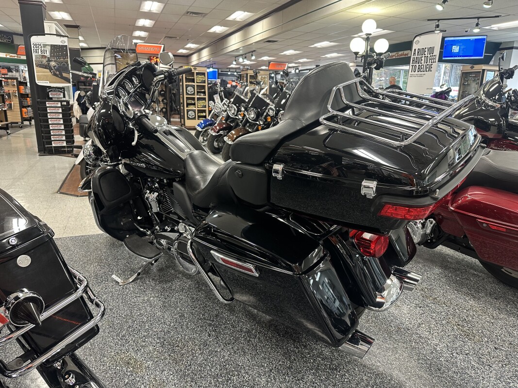2018 Harley-Davidson Ultra Limited Vivid Black - Photo 3