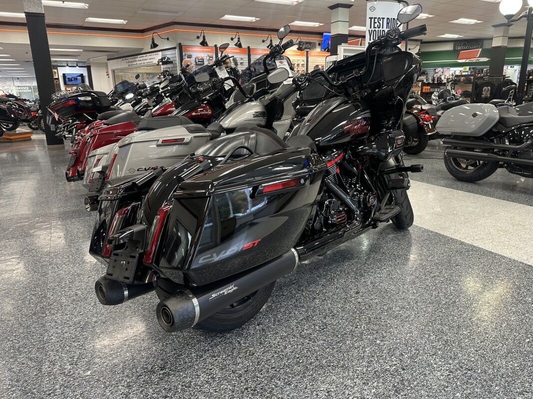 2024 Harley-Davidson CVO Road Glide ST Raven Metallic - Photo 4