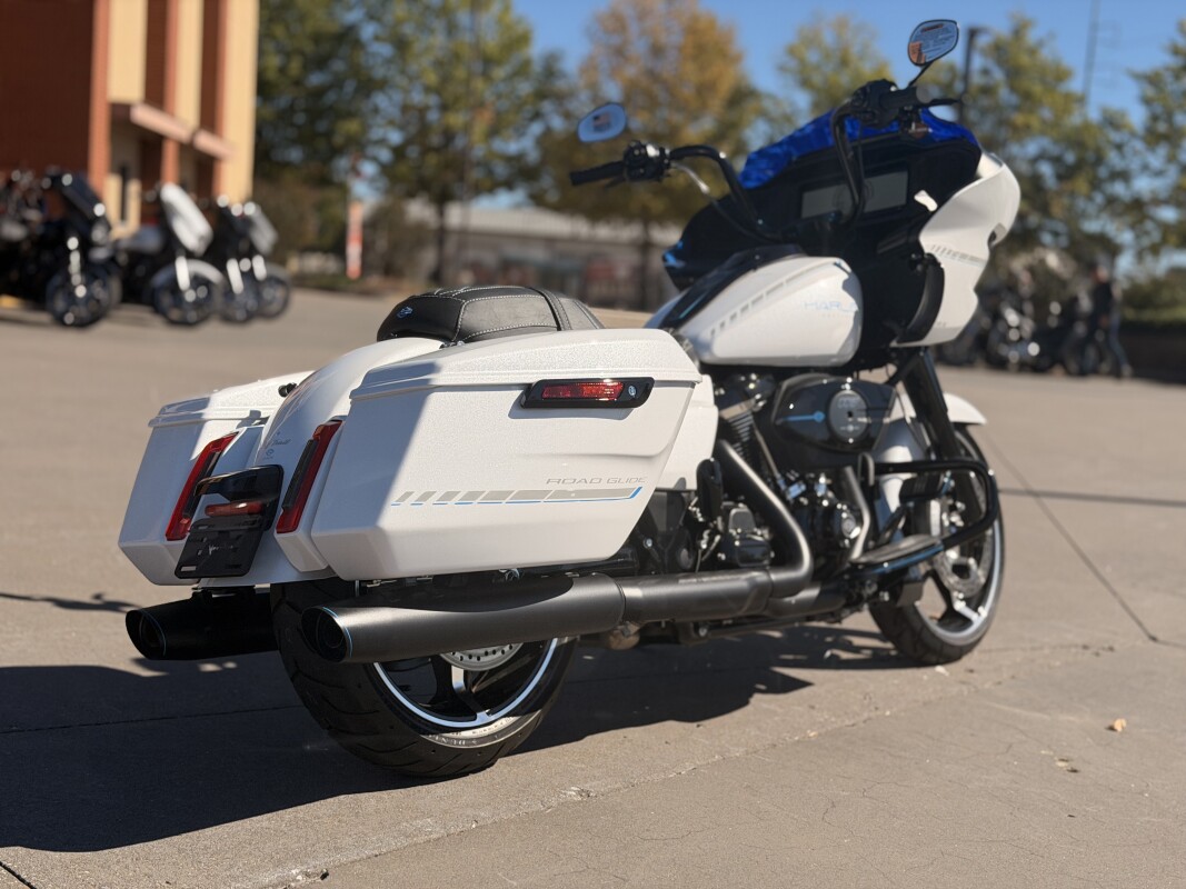 2025 Harley-Davidson Road Glide FLTRX White Onyx Pearl W/ El Roy Pinstriping - Photo 3