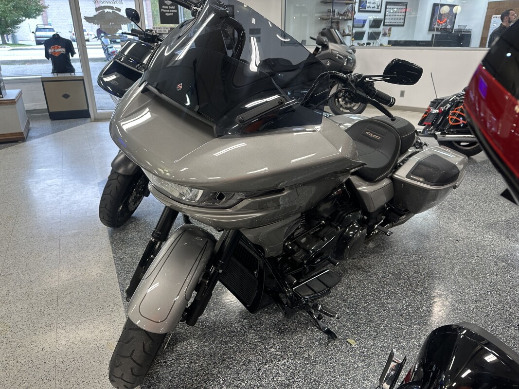 2023 Harley-Davidson CVO Road Glide Dark Platinum w/Pinstripe - Photo 2