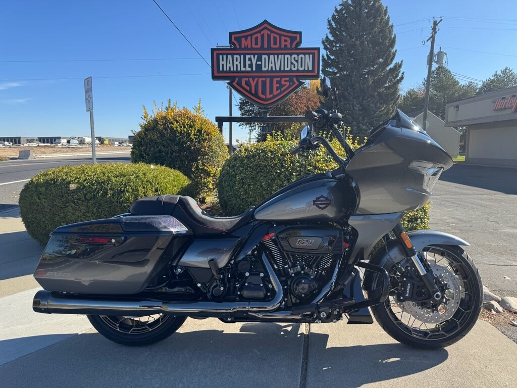 2025 Harley-Davidson CVO Road Glide Raven Fade