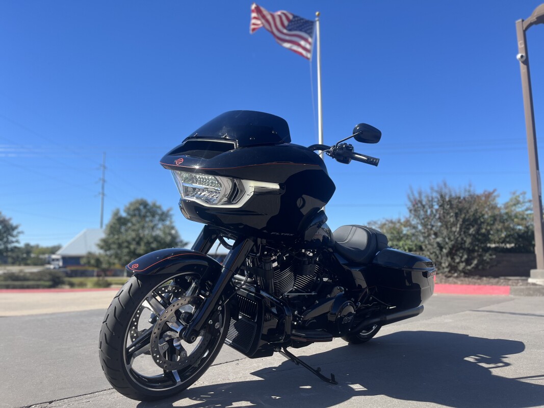 2025 Harley-Davidson Road Glide FLTRX Vivid Black w/ El Roy Pinstriping - Photo 7