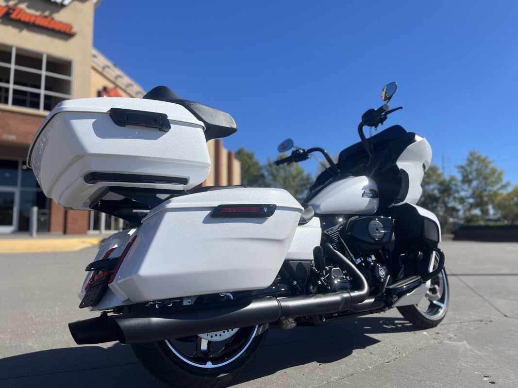 2025 Harley-Davidson Road Glide FLTRX White Onyx Pearl - Photo 3