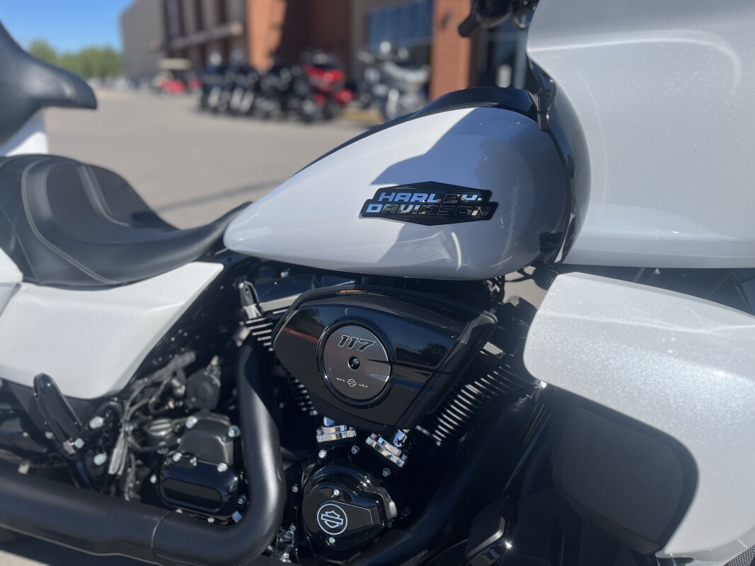 2025 Harley-Davidson Road Glide FLTRX White Onyx Pearl - Photo 10