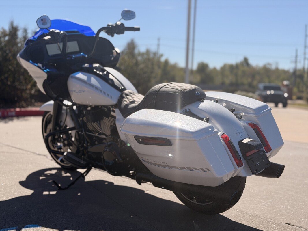 2025 Harley-Davidson Road Glide FLTRX White Onyx Pearl W/ El Roy Pinstriping - Photo 4