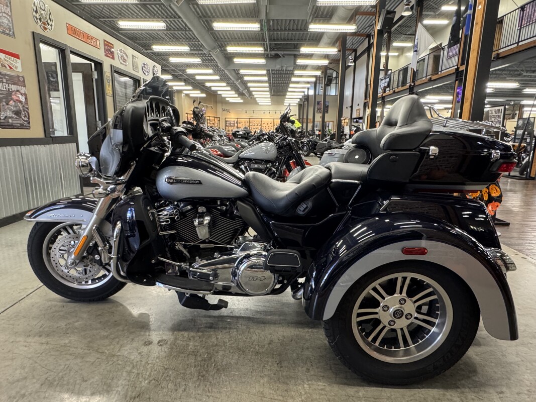 2019 Harley-Davidson Tri Glide Ultra FLHTCUTG - Photo 9
