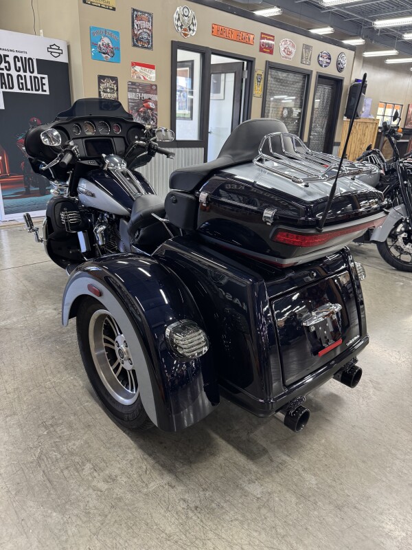 2019 Harley-Davidson Tri Glide Ultra FLHTCUTG - Photo 8