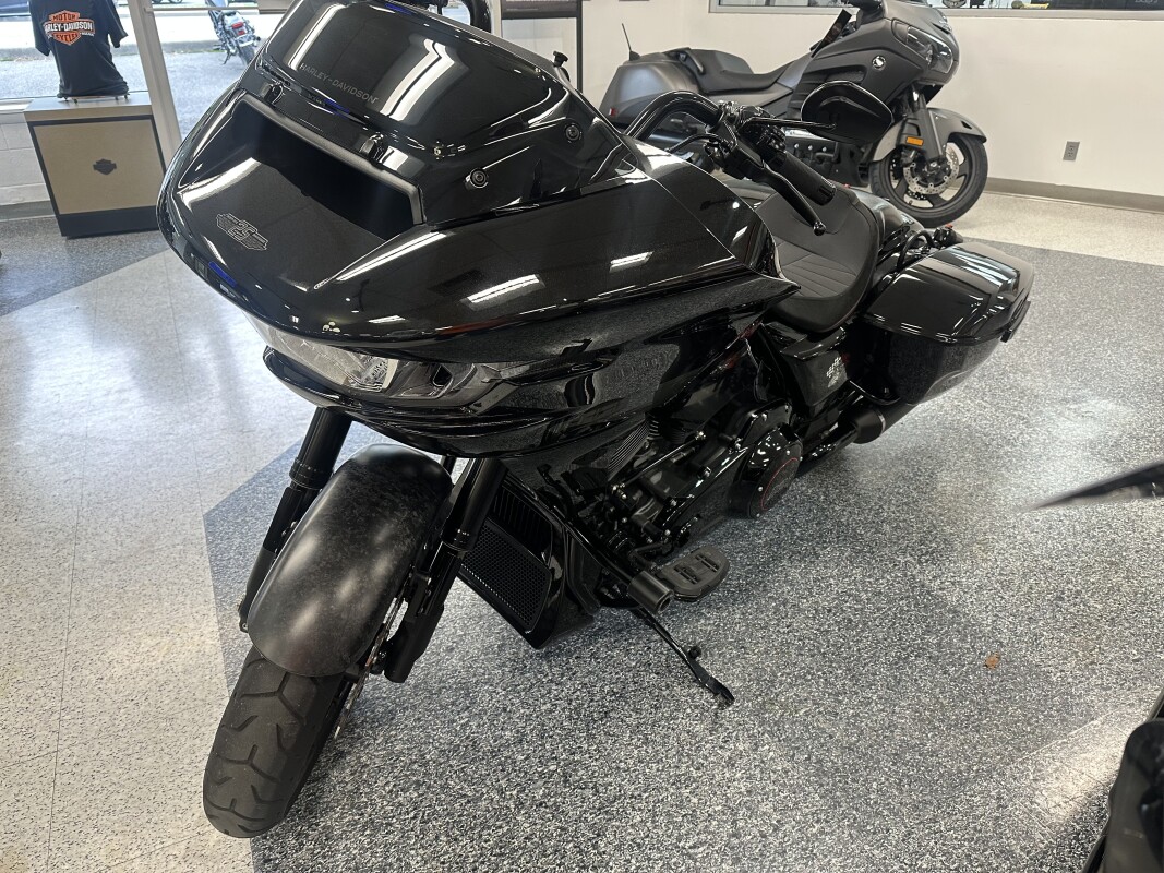 2024 Harley-Davidson CVO Road Glide ST Raven Metallic - Photo 2