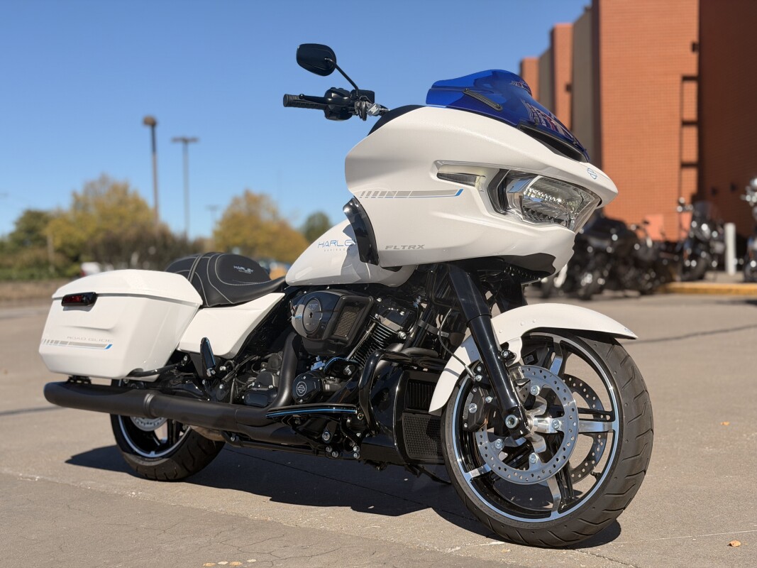 2025 Harley-Davidson Road Glide FLTRX White Onyx Pearl W/ El Roy Pinstriping - Photo 2