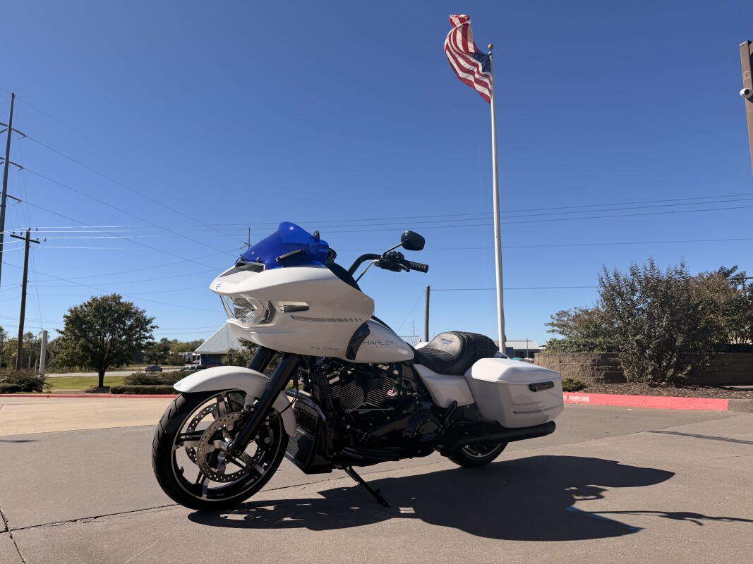 2025 Harley-Davidson Road Glide FLTRX White Onyx Pearl W/ El Roy Pinstriping - Photo 5