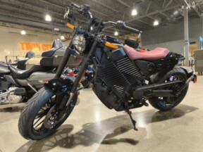 2024 LiveWire™ S2 Mulholland™ Liquid Black/Red thumb 3