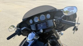 2022 Harley-Davidson® Ultra Limited thumb 3