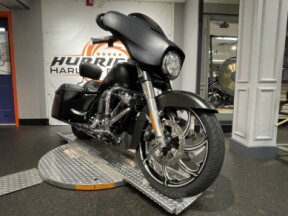 2017 Harley-Davidson Street Glide® Special thumb 2