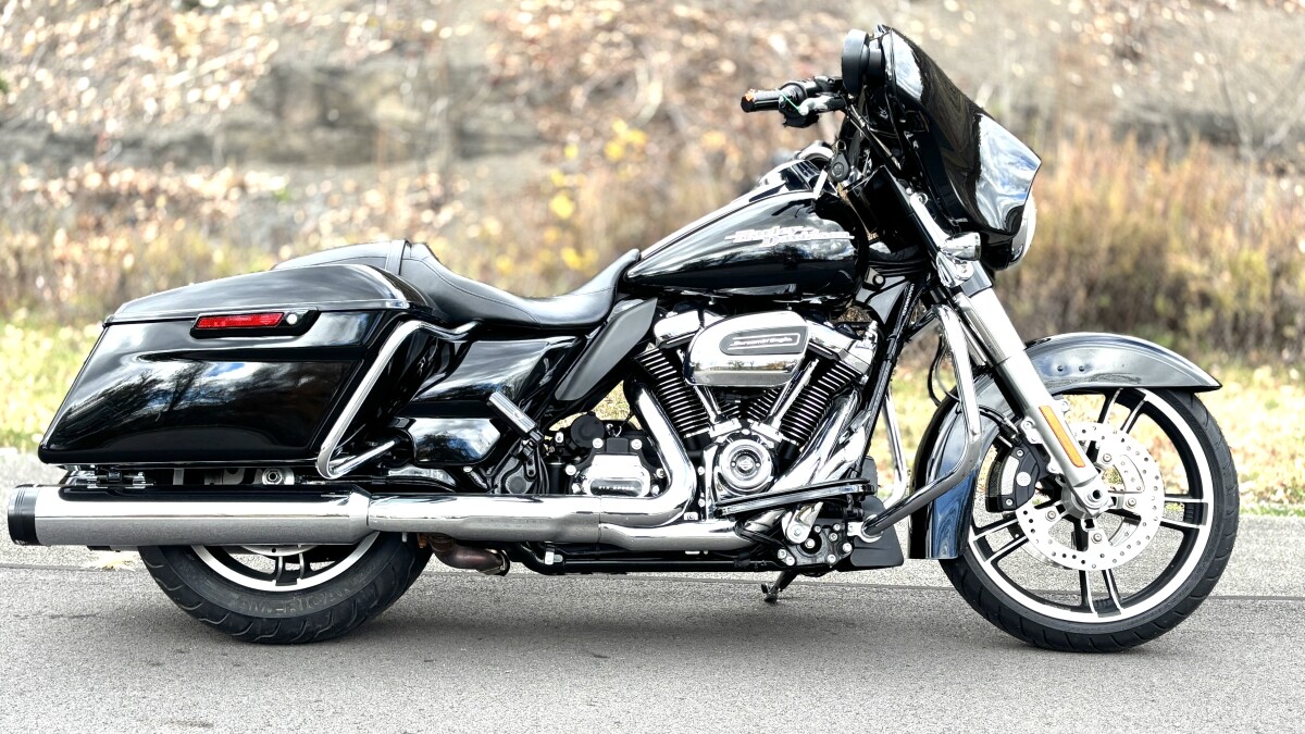 FLHXS 2017 Street Glide Special