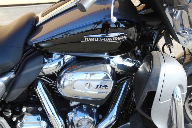 Harley-Davidson Tri Glide Ultra 2021 FLHTCUTG 858802A GAUNT GRY MET/VIV BK W/12 D - Photo 10