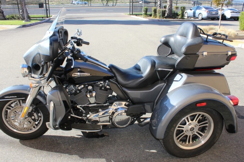 Harley-Davidson Tri Glide Ultra 2021 FLHTCUTG 858802A GAUNT GRY MET/VIV BK W/12 D - Photo 3